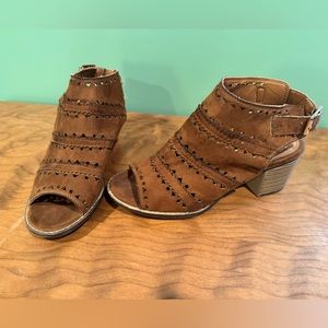 Women’s open toe ankle bootie